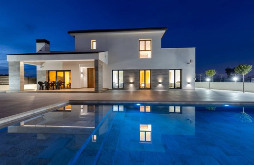 Catral Villa | 200 m² Villa ∙ 5 bedrooms ∙ 16 guests