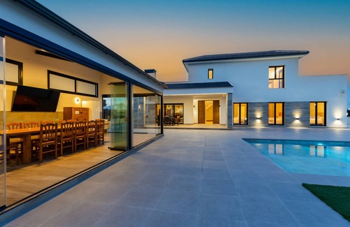 Catral Villa | 200 m² Villa ∙ 5 bedrooms ∙ 16 guests