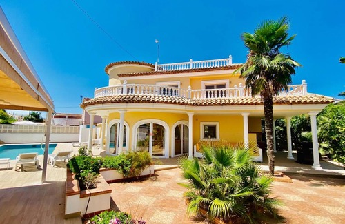 Els Poblets House | 234 m² House ∙ 4 bedrooms ∙ 8 guests
