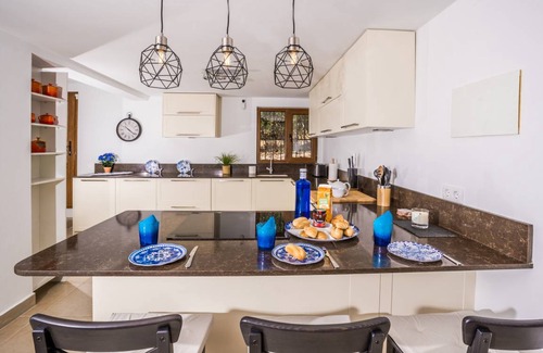 Ermita Villa | 245 m² Villa ∙ 3 bedrooms ∙ 6 guests