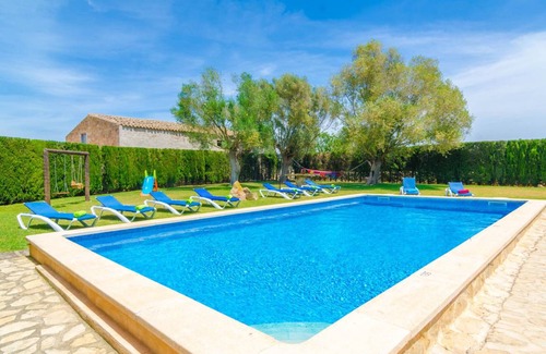 Vilafranca de Bonany Villa | 300 m² Villa ∙ 4 bedrooms ∙ 8 guests