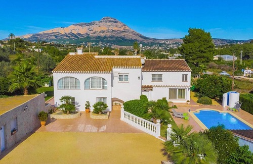 Tarraula Villa | 300 m² Villa ∙ 6 bedrooms ∙ 12 guests