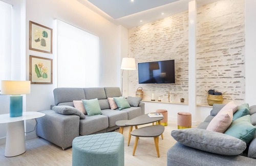 El Arenal Villa | 340 m² Villa ∙ 6 bedrooms ∙ 12 guests