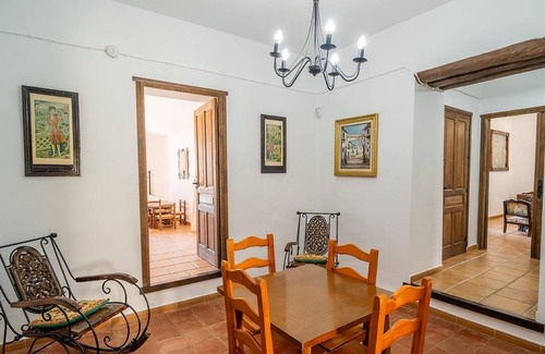 Fuente de Piedra House | 400 m² House ∙ 6 bedrooms ∙ 16 guests