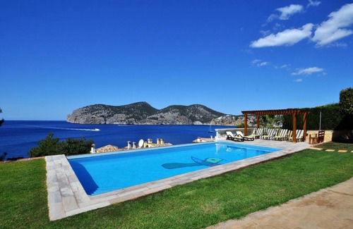 Camp de Mar House | 450 m² House ∙ 4 bedrooms ∙ 8 guests