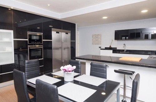 La Lastrilla House | 520 m² House ∙ 5 bedrooms ∙ 10 guests