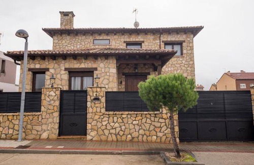 La Lastrilla House | 520 m² House ∙ 5 bedrooms ∙ 10 guests