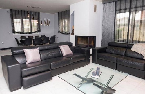 La Lastrilla House | 520 m² House ∙ 5 bedrooms ∙ 10 guests