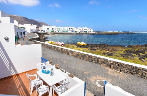 Orzola Apartment | 90 m² Apartment ∙ 2 bedrooms ∙ 4 guests