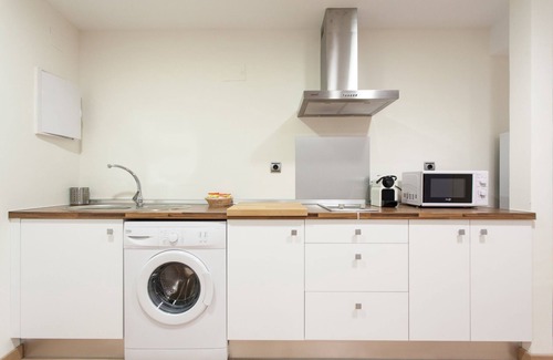 Alfalfa Apartment | Albareda 1 - One Bedroom Apartment, Sleeps 4