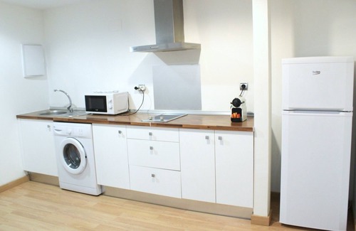 Alfalfa Apartment | Albareda 1 - One Bedroom Apartment, Sleeps 4