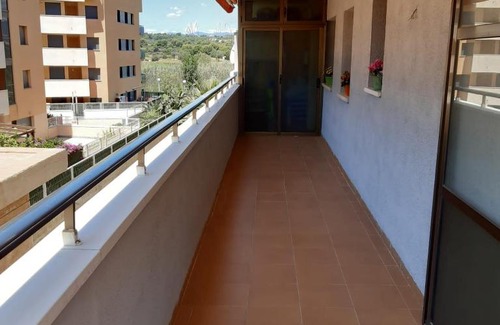 La Pineda Apartment | Apartamento con amplia terraza, ideal familias