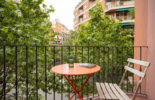 Esquerra de l'Eixample Apartment | ApartEasy - Casanova Elegance