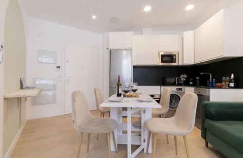 Carabanchel Apartment | Aurora Stays by Charming II, Apartment for 4 with free parking