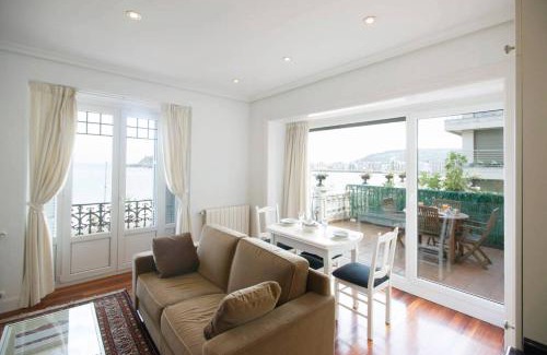 San Sebastian Centro Apartment | BREATHTAKING TERRACE VIEWS in luxury apartment - by www,SanSebastianApartments,es