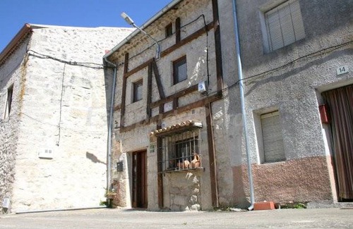 Cogeces del Monte Cottage | Cabin ∙ 7 bedrooms ∙ 8 guests