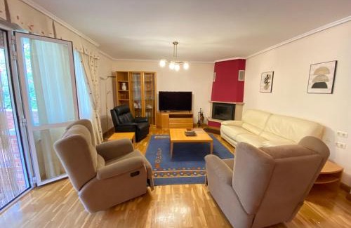 Baranain House | Casa chalet jardín particular Ideal Grupos y familias