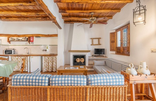La Zubia House | Country House 'Casa Rural El Corral' with Mountain Views, Shared Pool and Wi-Fi