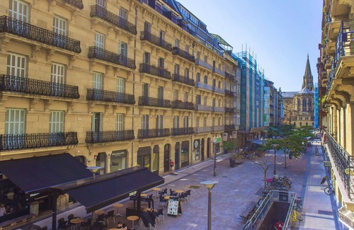 San Sebastian Centro Apartment | Downtown Apartment Desing