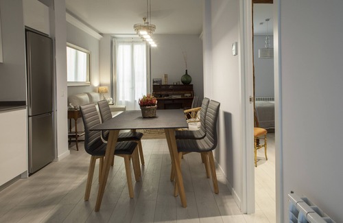 Embajadores Apartment | Enjoy this elegant and spacious apartment, next to Plaza Mayor and Sol.