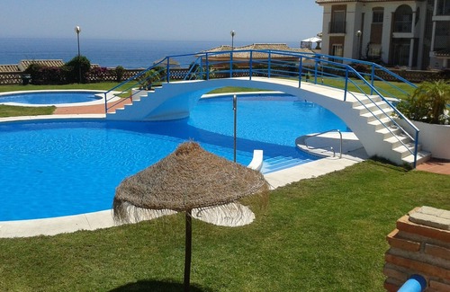 Almunecar House | Excellent house facing the sea in urbanization with community pool
