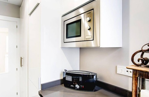 Santa Cruz Apartment | Exclusive 2 bedrooms apartment near the Cathedral in Santa Cruz Quarter. Mateos Gago II