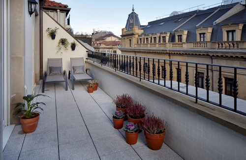 San Sebastian Centro Apartment | Garibay Terrace by FeelFree Rentals