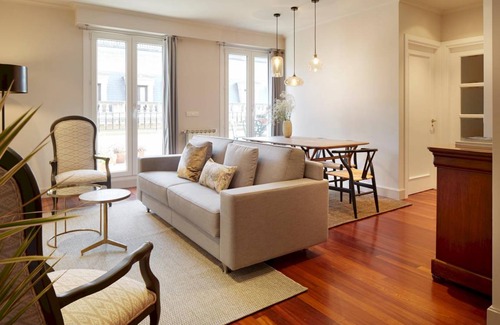 San Sebastian Centro Apartment | Garibay Terrace by FeelFree Rentals