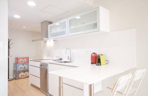 Centro Apartment | Great modern 1bd apartment with balcony and lift in Gran Via