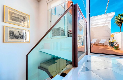 Santa Cruz Apartment | Historical House Overlooking Gardens of Alcazar Palace