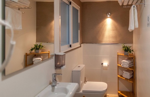 Ciutat Vella Hostel | Host & Home