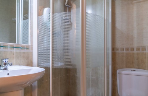 Alpedrete Hostel | Hostal Rural El Caño by Viverestays