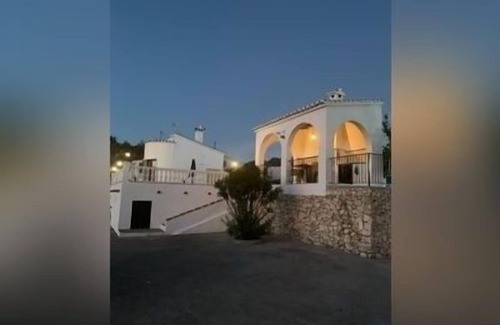 Competa Villa | Idyllic Country Villa with a pool, jacuzzi and BBQ set in the Competa mountains