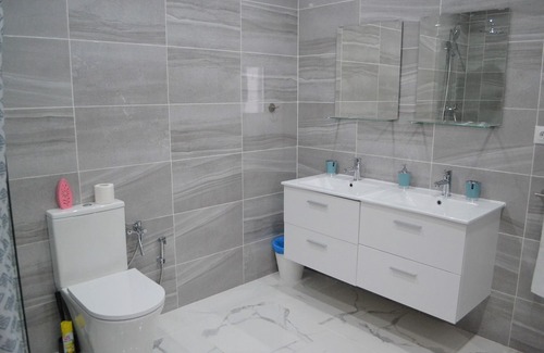 Alicante Hotel | Impressive 1 Bed Apartment with a Stunning Bathroom and Terrace Cb4ev
