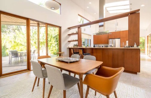 Indian Beach Sapphire Shores House | Luxury Modern Ville in Heart of Sarasota