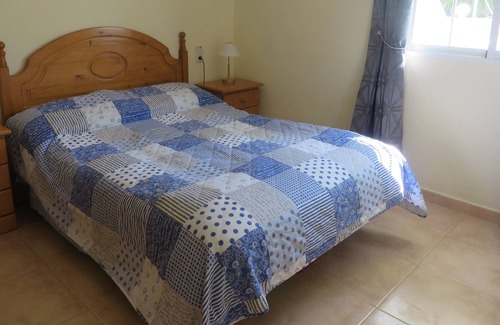 Los Arenales del Sol Apartment | Med 1, 2 Bed, WiFi, UKTV, Air Con, Pools, Tennis, near beach, bars & restaurants