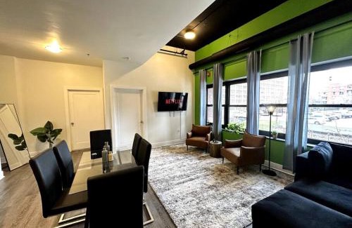 Near South Side Apartment | Modern 3BR in South Loop with Optional Parking and Gym Access Near McCormick Place, Chinatown and Soldier Field