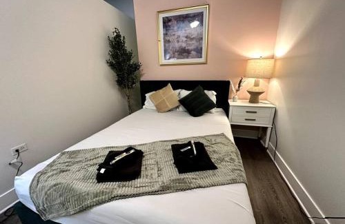 Near South Side Apartment | Modern 3BR in South Loop with Optional Parking and Gym Access Near McCormick Place, Chinatown and Soldier Field