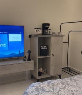 Al Khobar Apartment | Modern room with small club and coffee corner