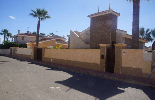 Quesada Villa | Modern villa with HEATED POOL & 400 m from the spa La Laguna hotel