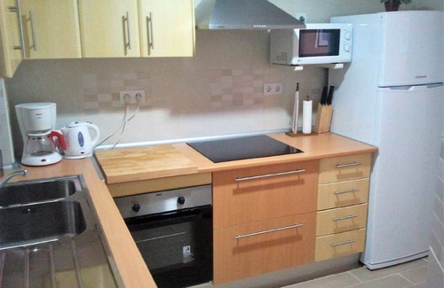 Fuengirola City Centre Apartment | Sea ​front apartment with pool. Satellite TV. Wifi. DECREASING PRICES.