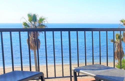 Sitio de Calahonda Apartment | Sea Front Beach house Micaela G
