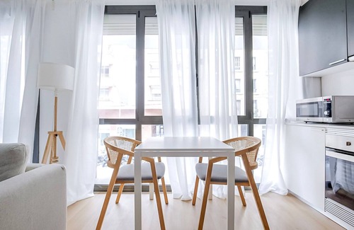 La Nova Esquerra de l'Eixample Apartment | Serene Nova Esq de l'Eixample 2BR w/A/C, W/D & Elev, by Blueground
