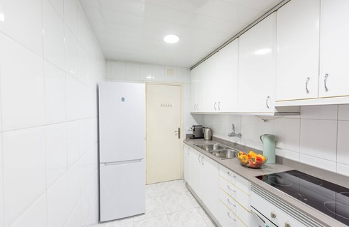 Esquerra de l'Eixample Apartment | Spacious & Design 4Br w/Balcony WIFI + Parking 15m Ramblas Walking Distance
