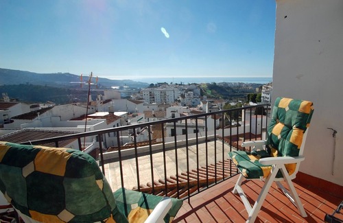 Torrox House | Spacious sunny traditional village house with sea views