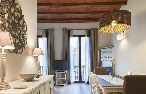 Esquerra de l'Eixample Apartment | Style and confort at the city centre. AC / WiFi