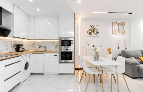 Torremolinos Apartment | Torremolinos: apartment in 1st line of sea