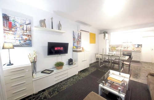 Fuengirola City Centre Apartment | WINTER SUPER PRICES €1475€MONTH WIFI, NETFLIX,TV SAT TERRACE, HEATING175 MTS BEACH