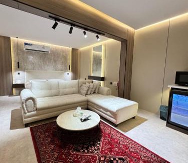 Al Hofuf Apartment | استديو انيق بجلسة ومدخل ذكي