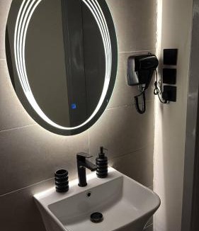 Abha Apartment | شقة أنيقة بصالة وغرفة نوم مع جلسة خارجية